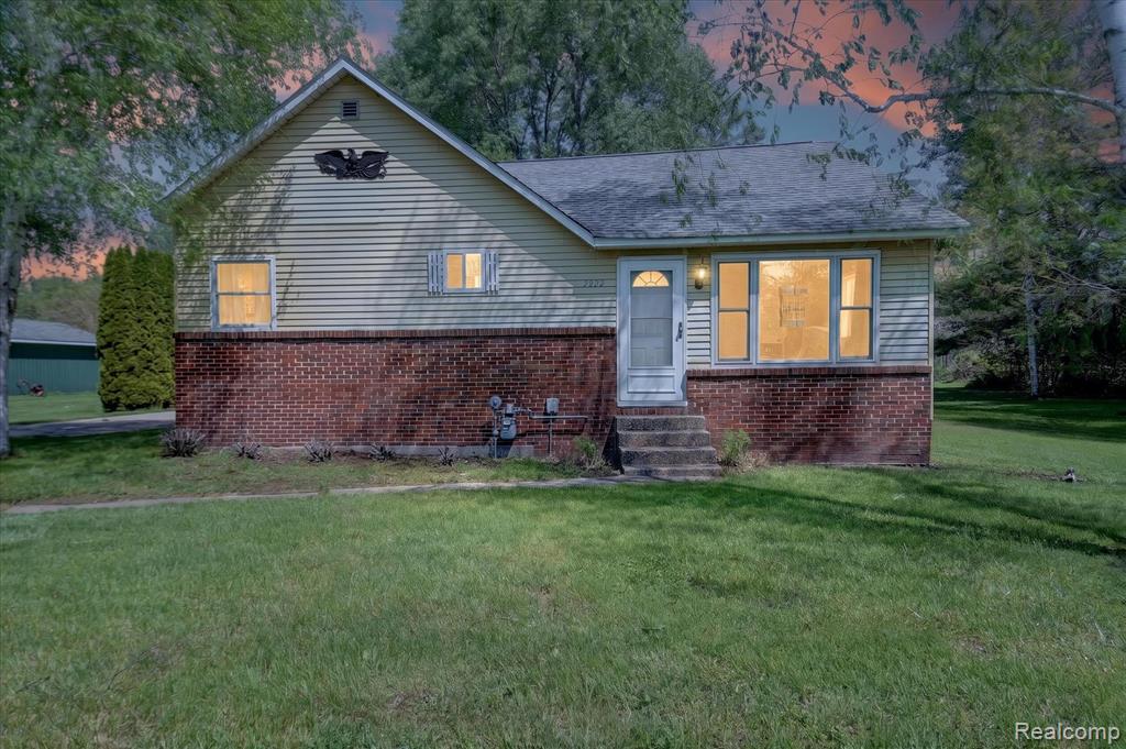 3660 Keewahdin Road Property Photo 5