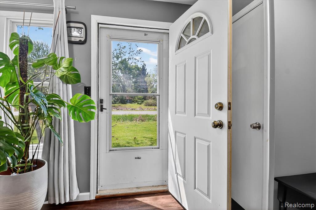 3660 Keewahdin Road Property Photo 6