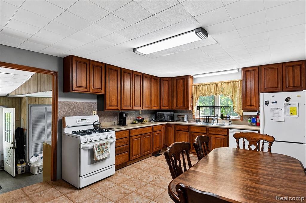 3660 Keewahdin Road Property Photo 10