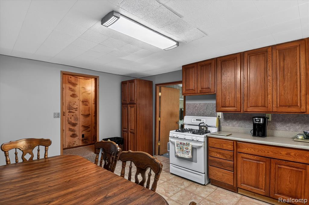 3660 Keewahdin Road Property Photo 15