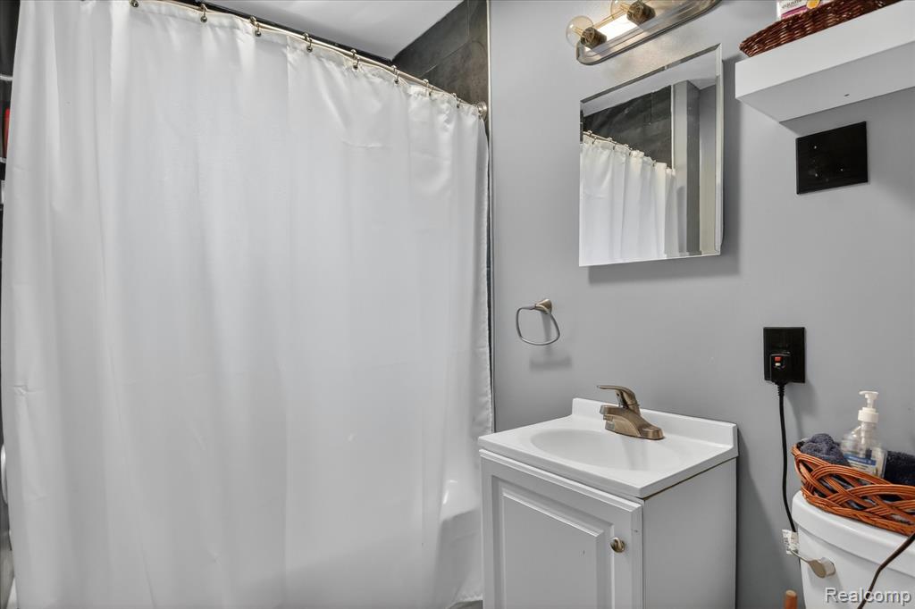3660 Keewahdin Road Property Photo 20