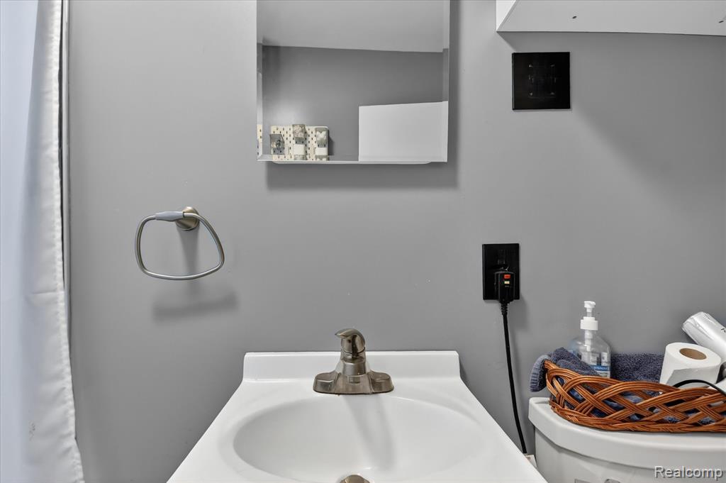 3660 Keewahdin Road Property Photo 21