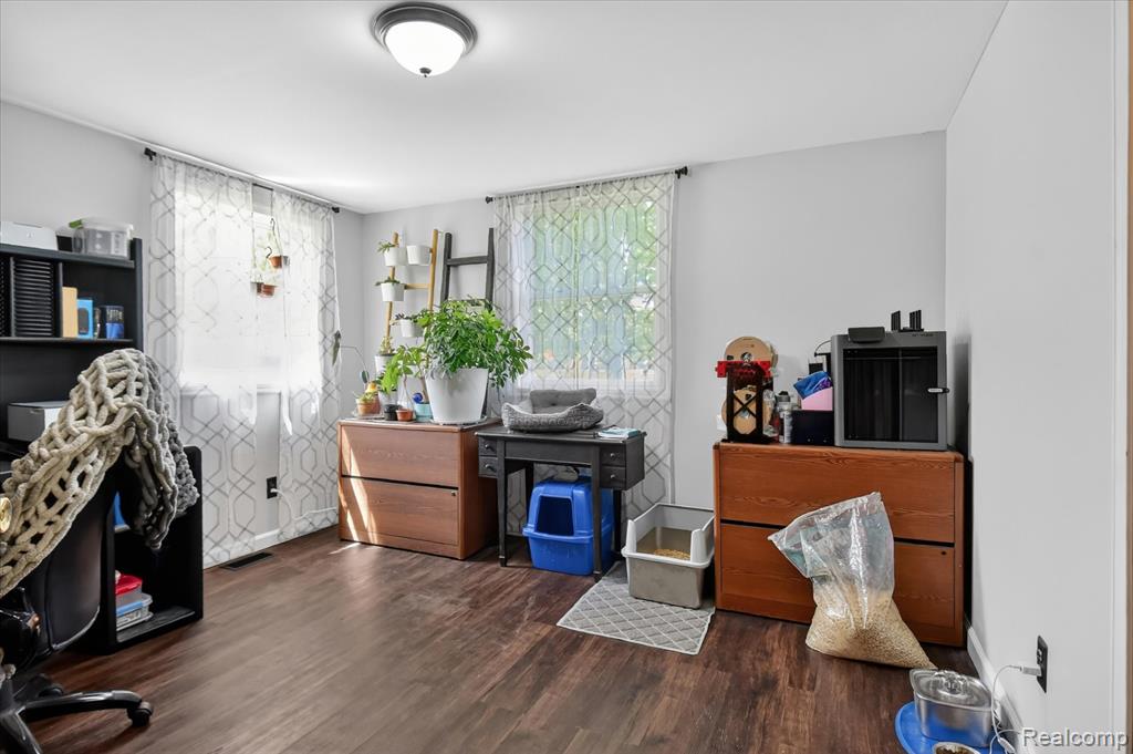 3660 Keewahdin Road Property Photo 23