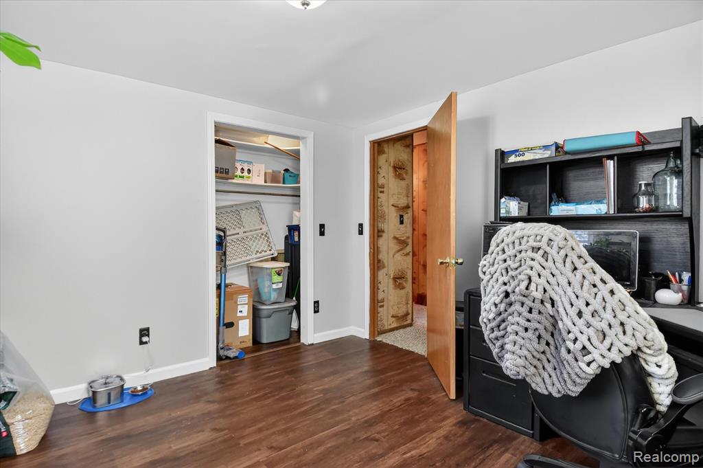 3660 Keewahdin Road Property Photo 24