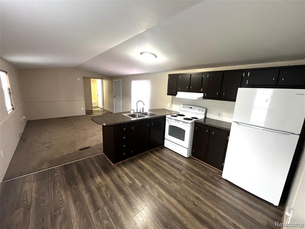 80 Pool Drive Property Photo 6