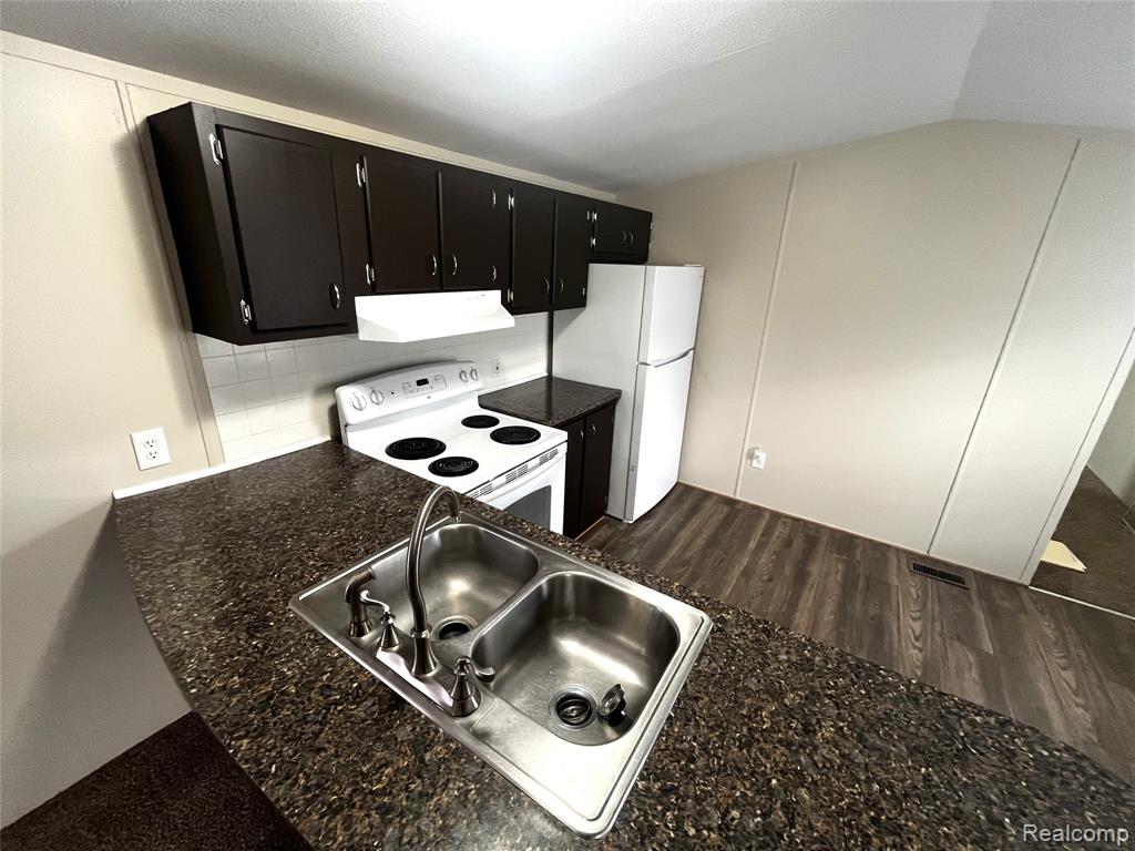 80 Pool Drive Property Photo 8
