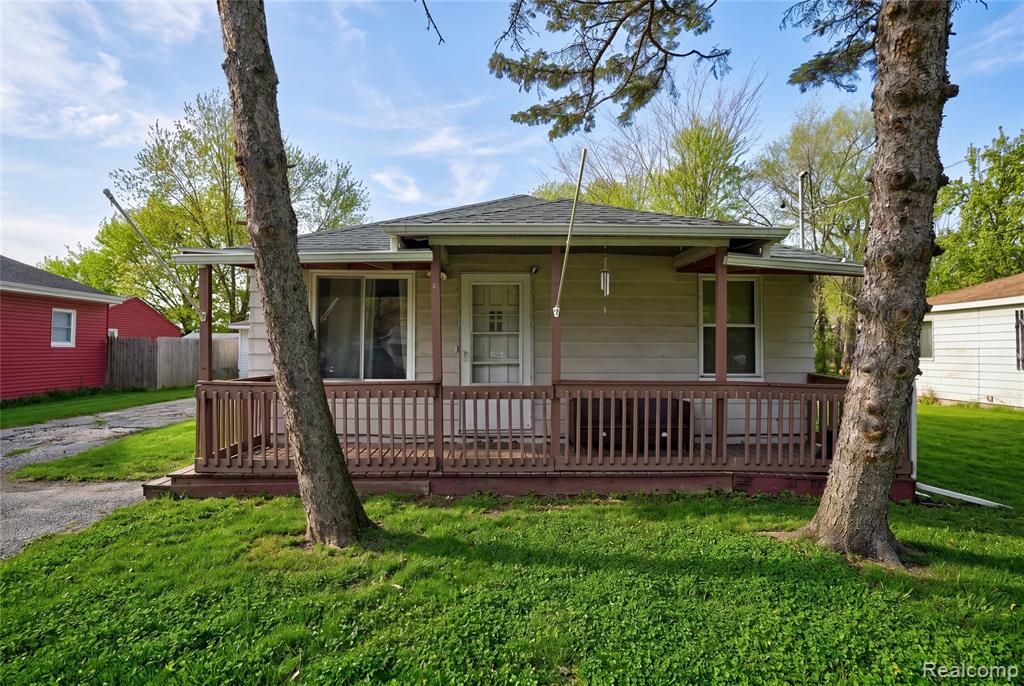 3385 N Genesee Road Property Photo 1
