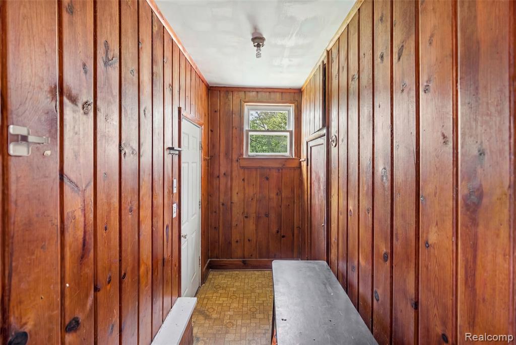 3385 N Genesee Road Property Photo 11