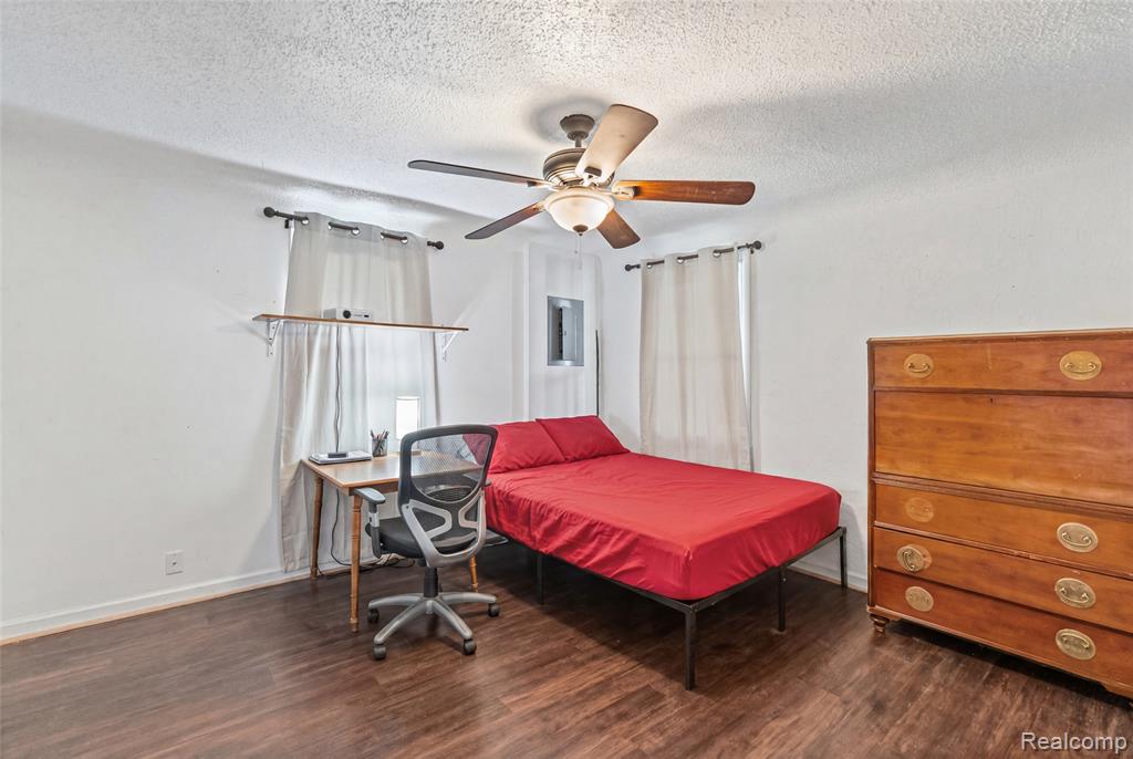 3385 N Genesee Road Property Photo 15