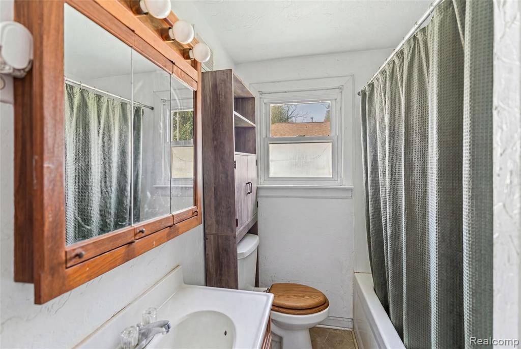 3385 N Genesee Road Property Photo 16