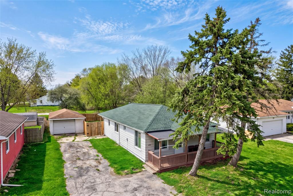 3385 N Genesee Road Property Photo 18
