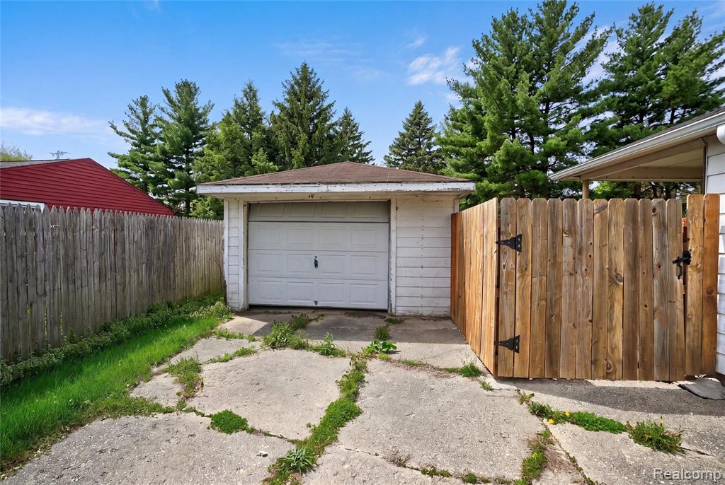 3385 N Genesee Road Property Photo 21