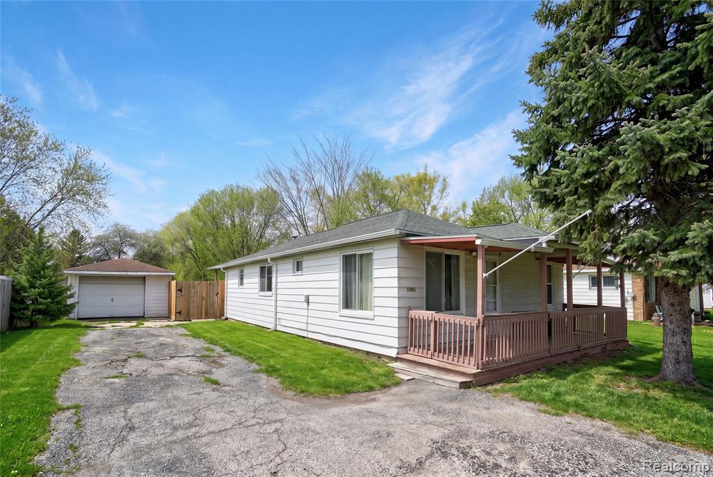 3385 N Genesee Road Property Photo 22