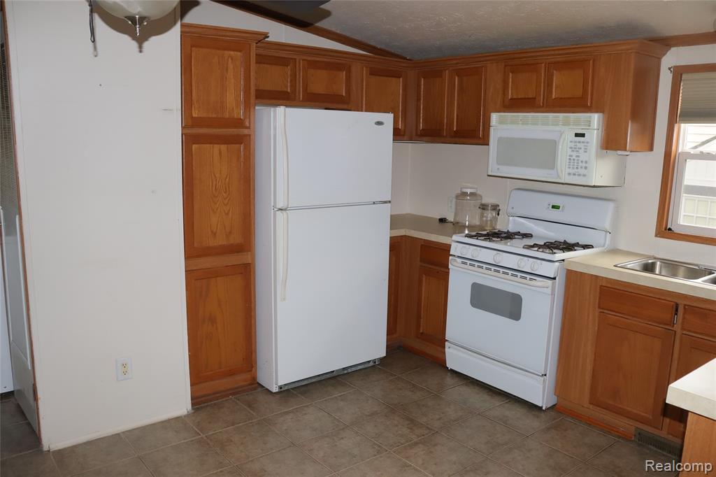 179 Terri Dr. Property Photo 12