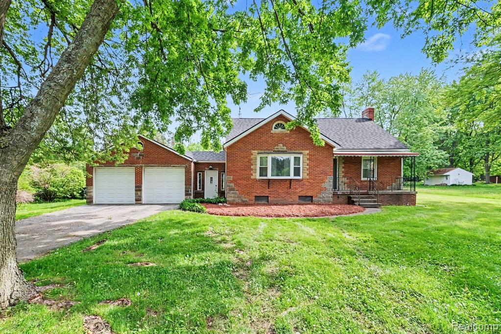 1093 W Maple Avenue Property Photo 1