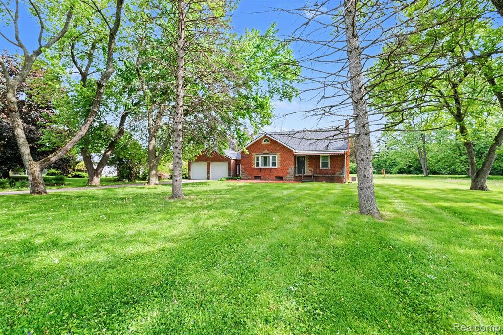 1093 W Maple Avenue Property Photo 2