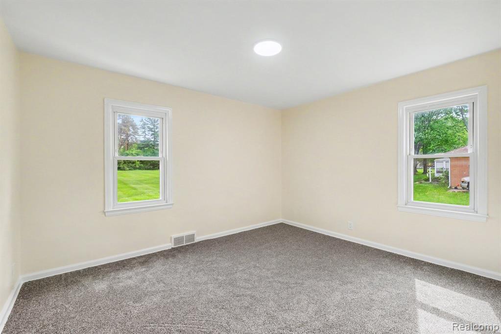 1093 W Maple Avenue Property Photo 7