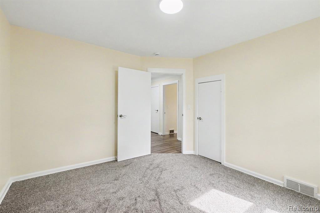 1093 W Maple Avenue Property Photo 9
