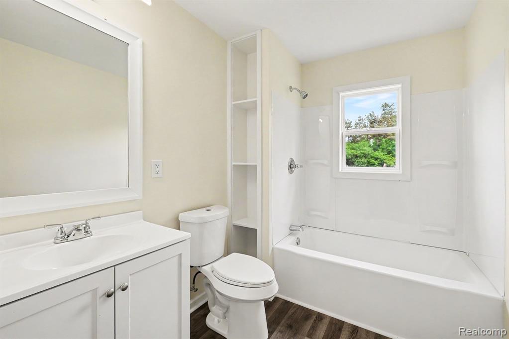 1093 W Maple Avenue Property Photo 13
