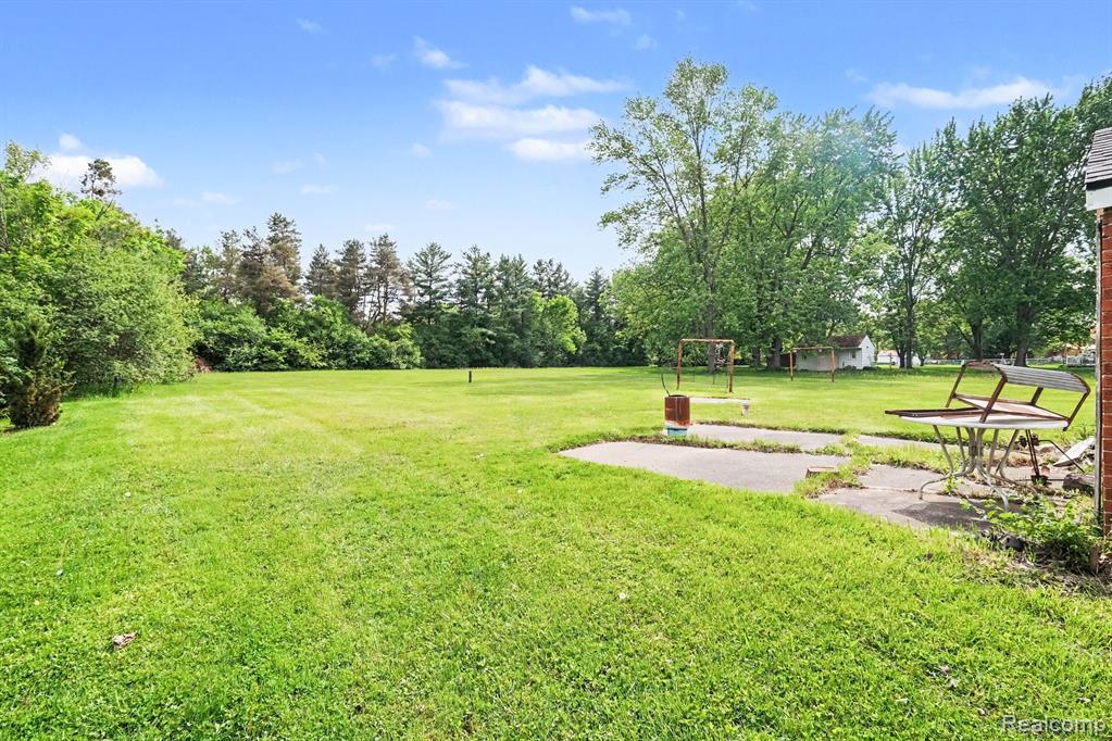 1093 W Maple Avenue Property Photo 16