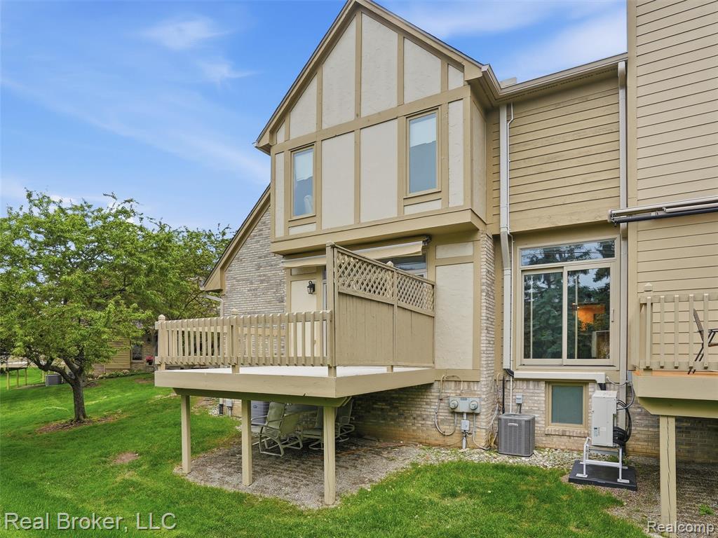 2710 Maitland Drive Property Photo 4