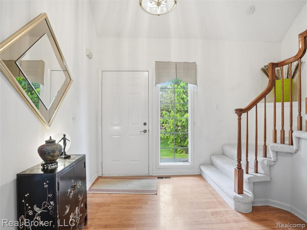 2710 Maitland Drive Property Photo 6