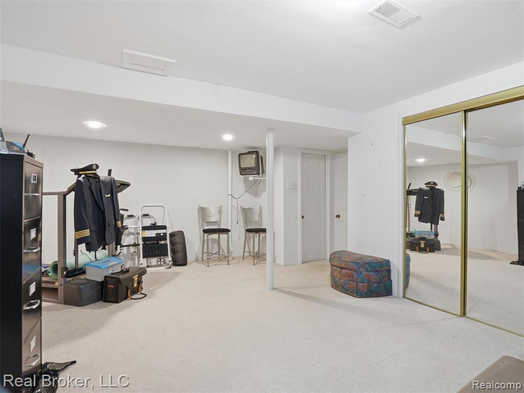 2710 Maitland Drive Property Photo 32