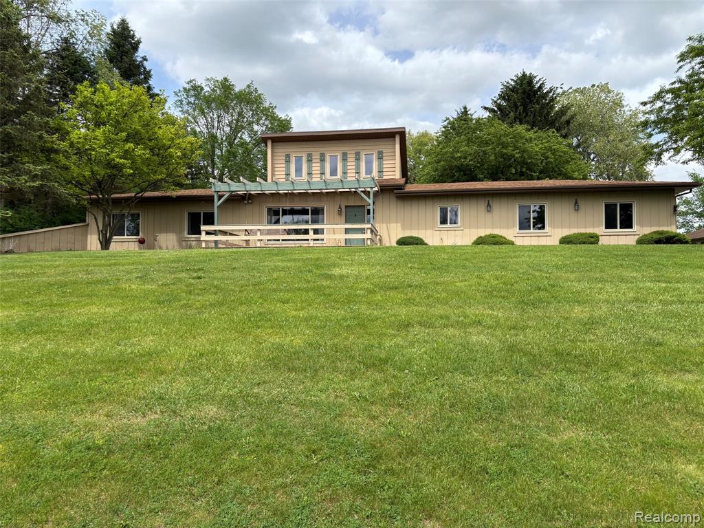 885 Lake Forest Drive Property Photo 1