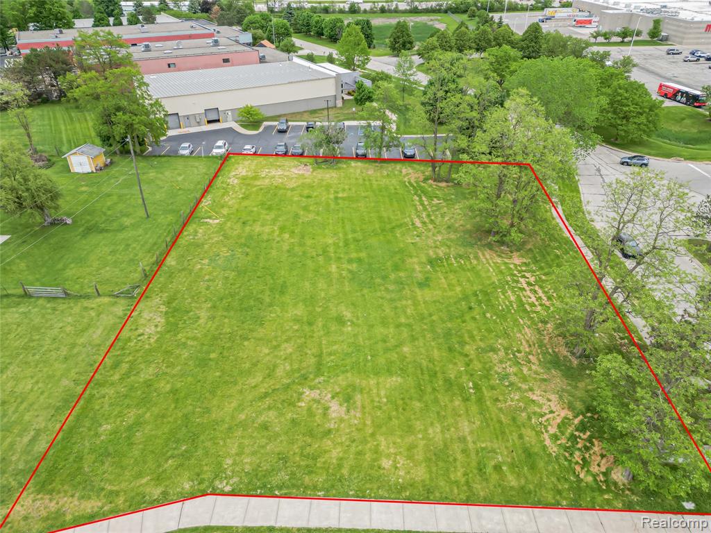 50272 Grand River Avenue Property Photo 1