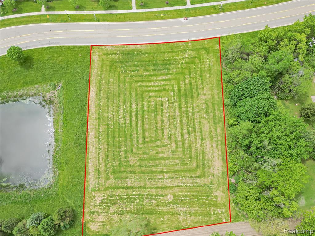 57735 New Hudson Drive Property Photo 2