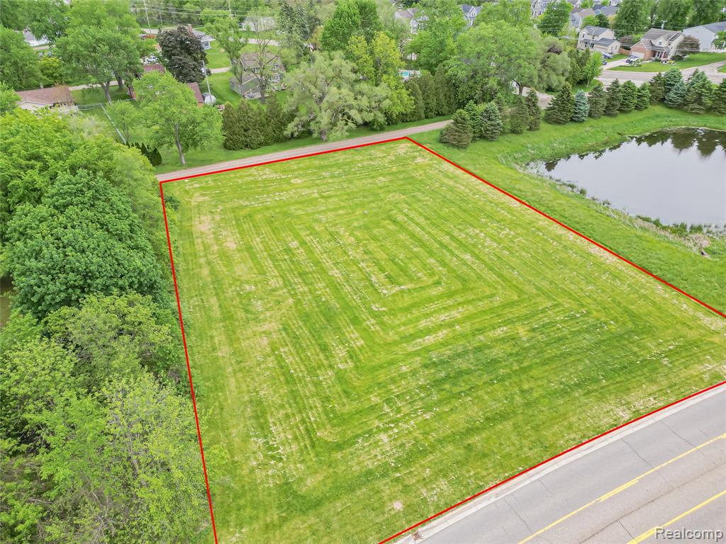 57735 New Hudson Drive Property Photo 3