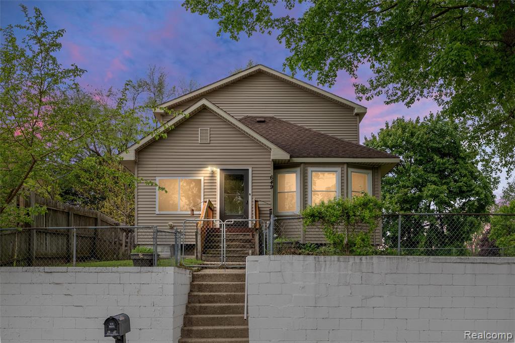 649 Lounsbury Avenue Property Photo 1