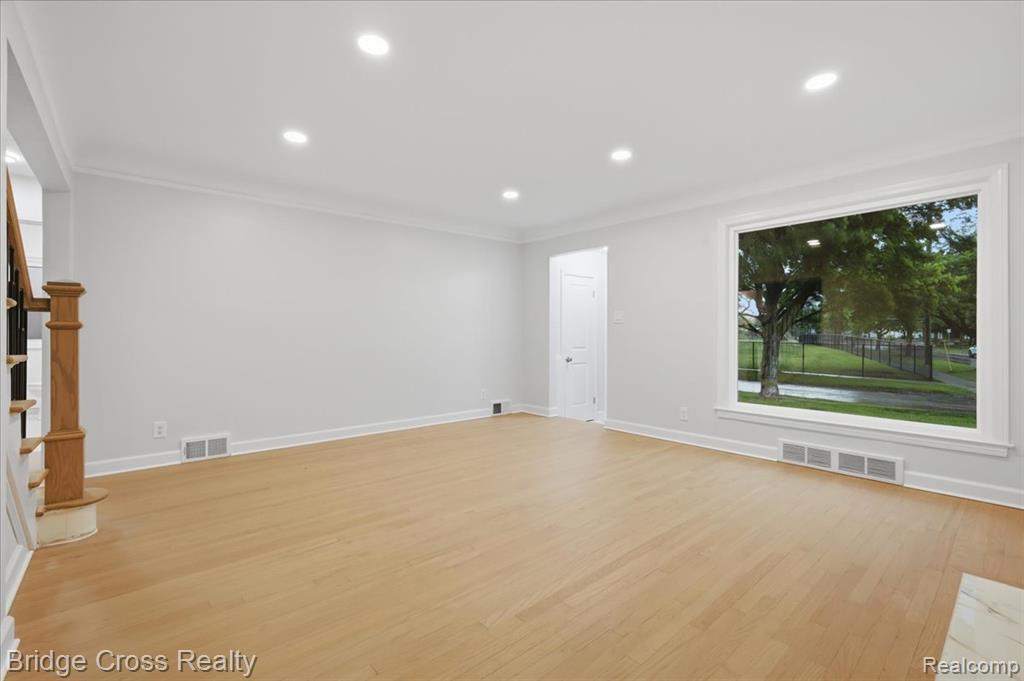1790 Humphrey Avenue Property Photo 6