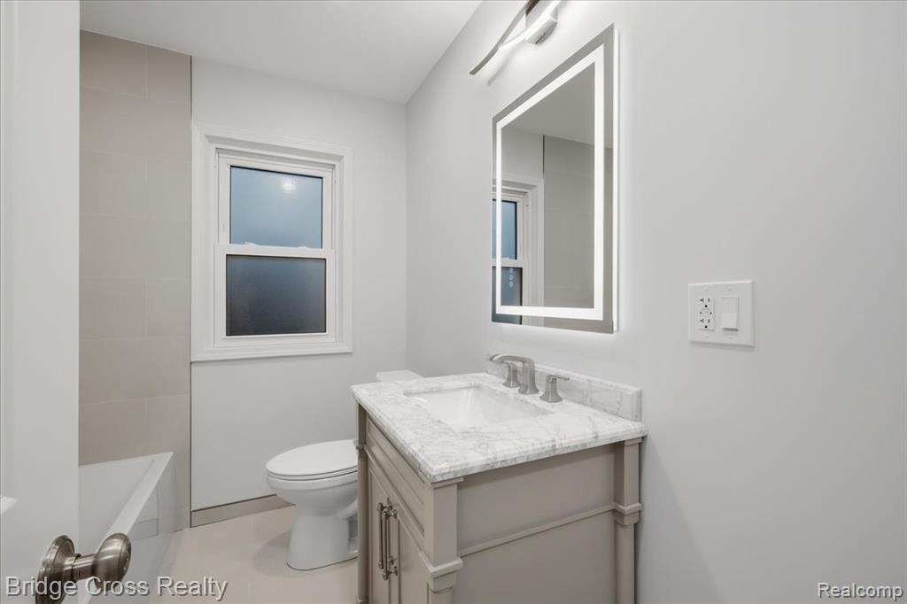 1790 Humphrey Avenue Property Photo 18