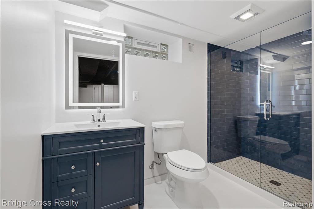 1790 Humphrey Avenue Property Photo 33