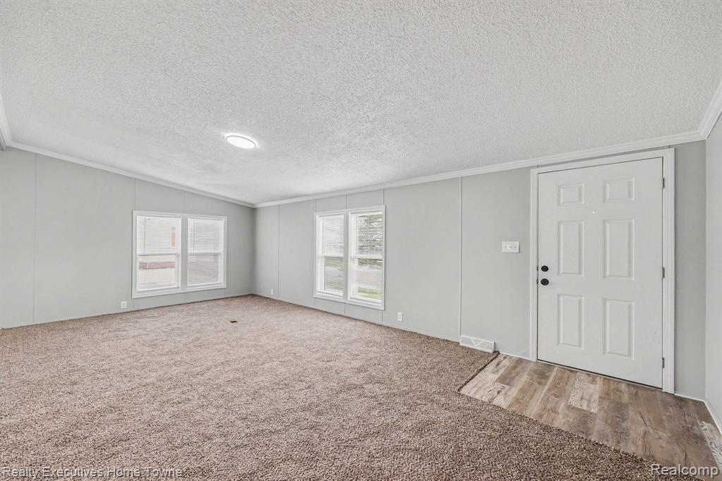 59587 Susan Ln N. Property Photo 4