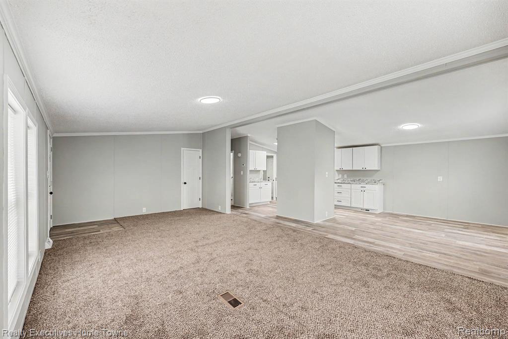 59587 Susan Ln N. Property Photo 6