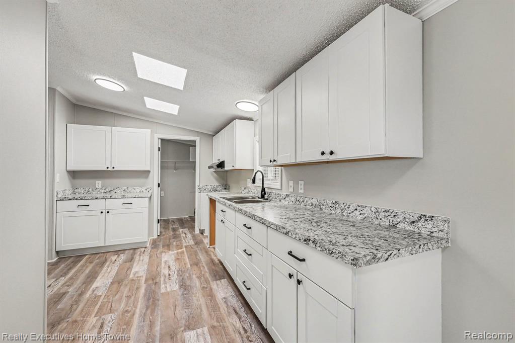 59587 Susan Ln N. Property Photo 10