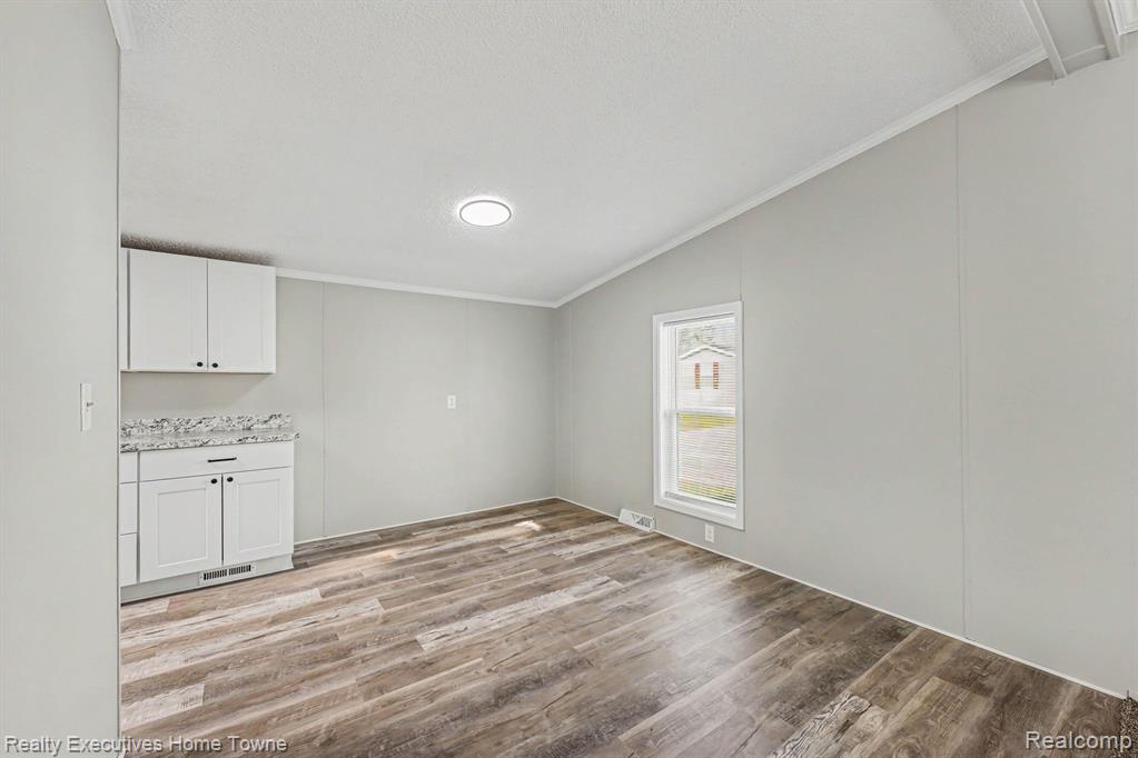59587 Susan Ln N. Property Photo 13