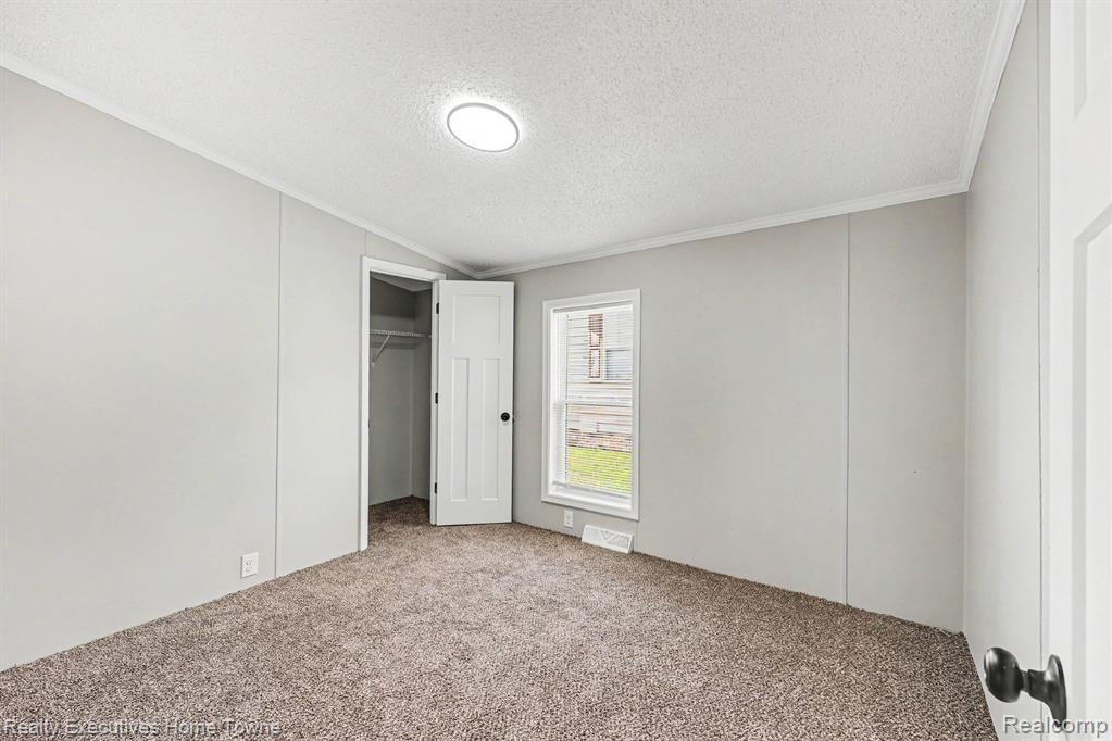 59587 Susan Ln N. Property Photo 16