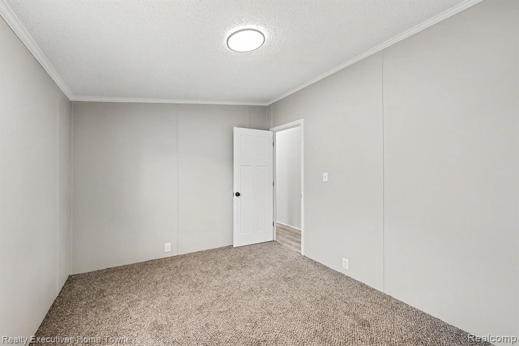 59587 Susan Ln N. Property Photo 17