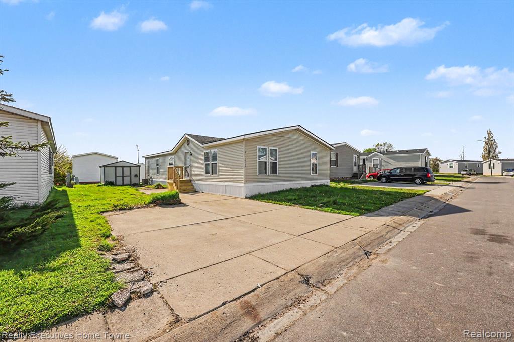 59587 Susan Ln N. Property Photo 27