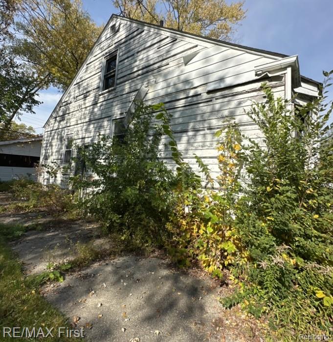 17363 Heyden Street Property Photo 3