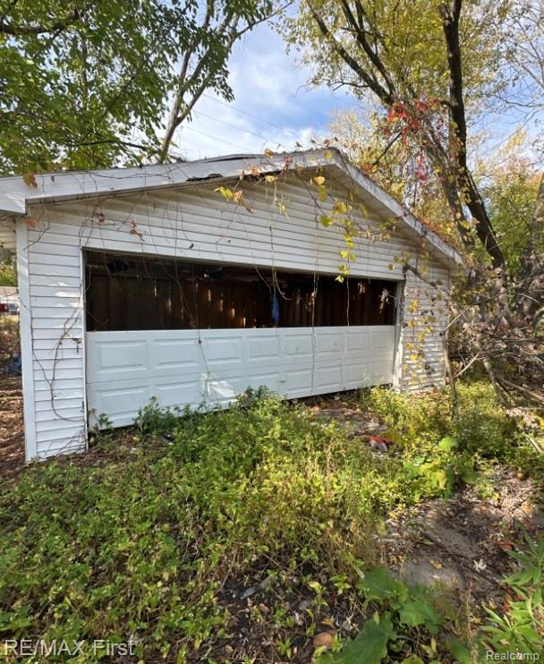 17363 Heyden Street Property Photo 4