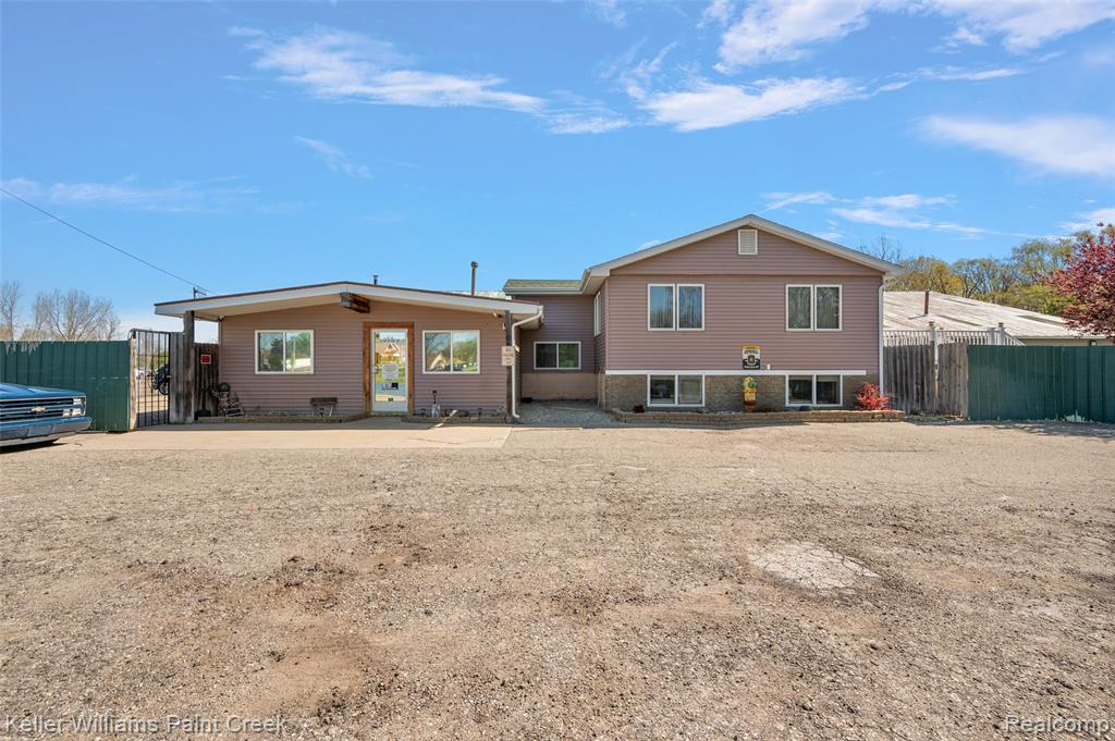 4376 Beecher Road Property Photo 4