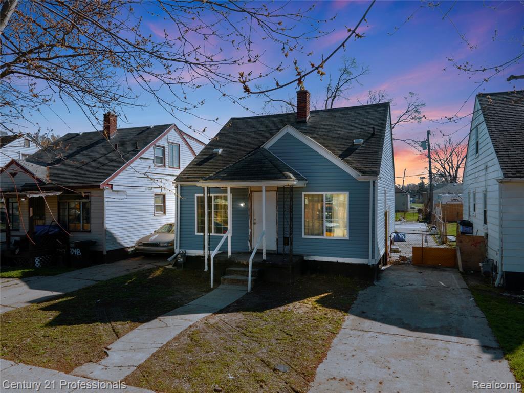 8040 Plainview Avenue Property Photo 2