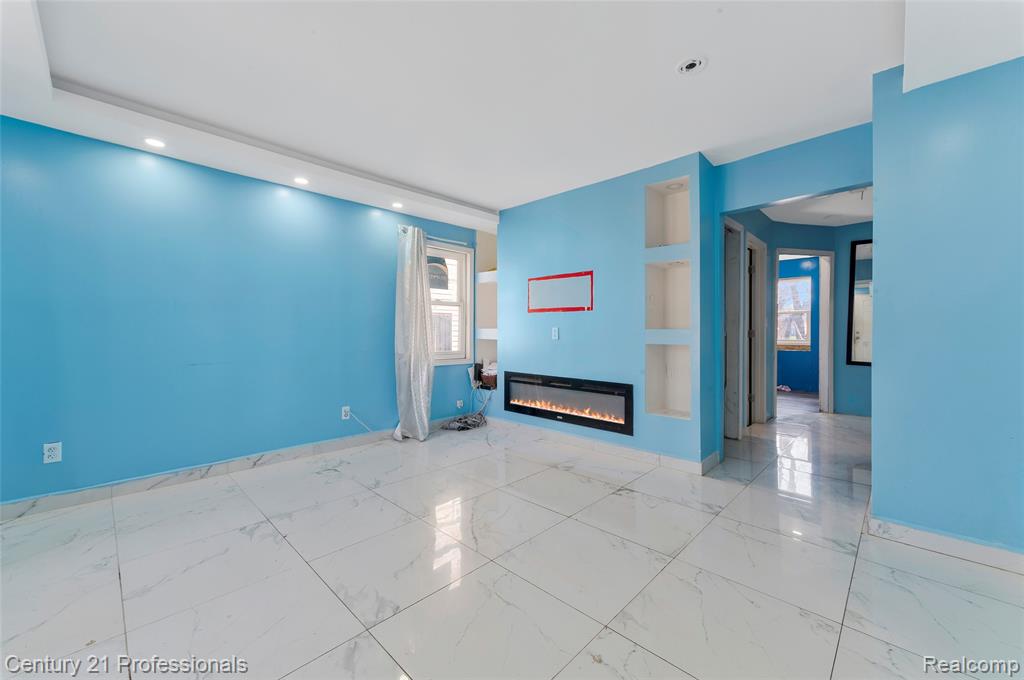 8040 Plainview Avenue Property Photo 3