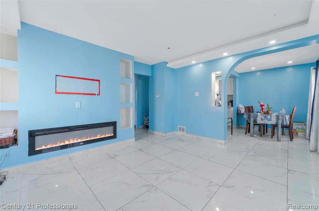 8040 Plainview Avenue Property Photo 4