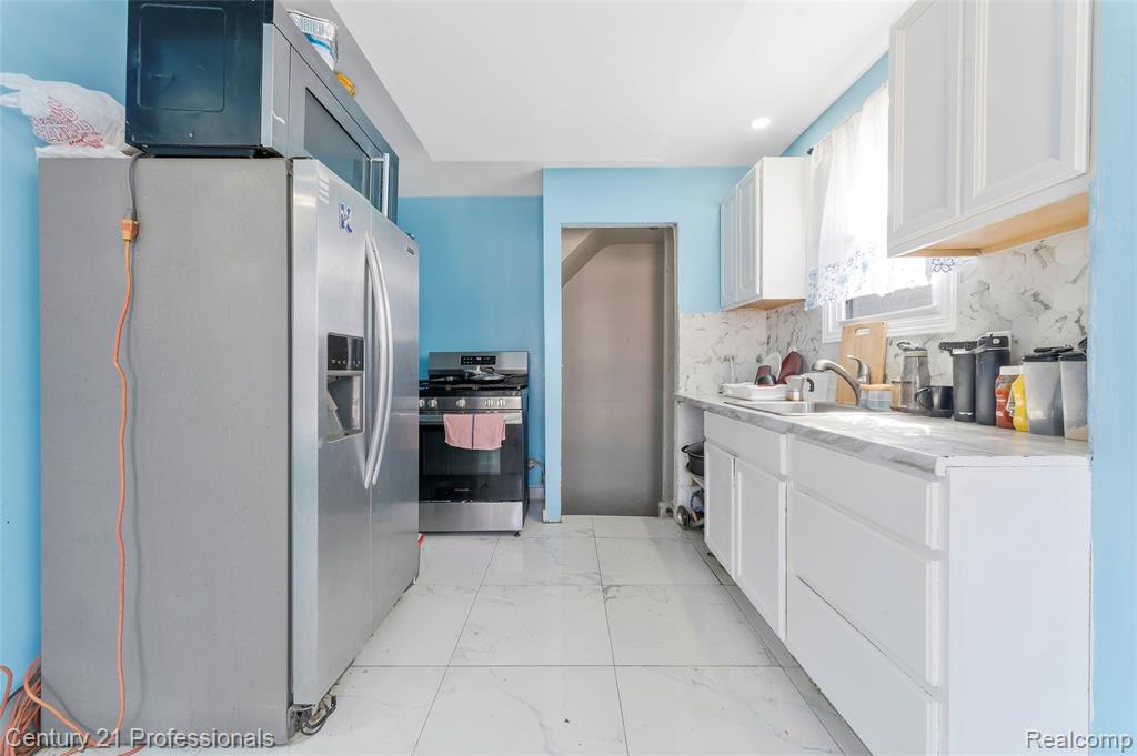 8040 Plainview Avenue Property Photo 8