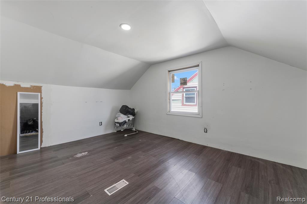 8040 Plainview Avenue Property Photo 12